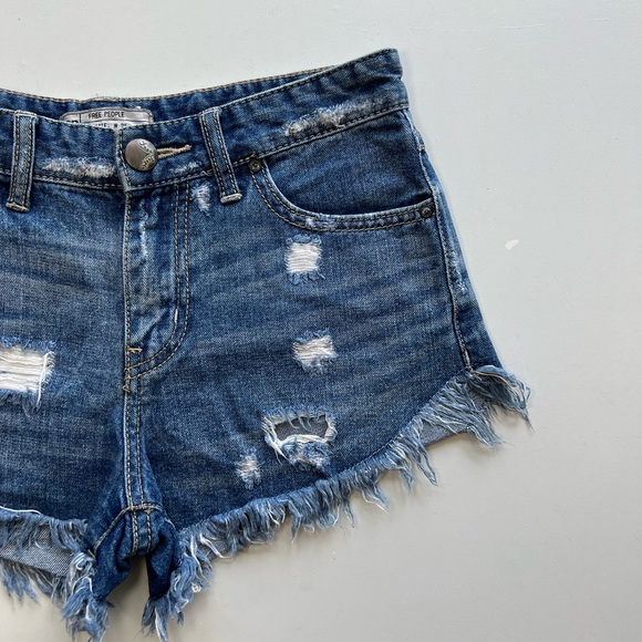 Free People Jean Shorts Denim Distressed Raw Hem Frayed Pockets Blue Size 24 - Picture 3 of 9